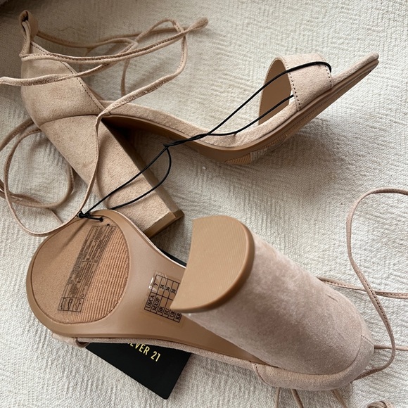 High heels - Picture 2 of 2